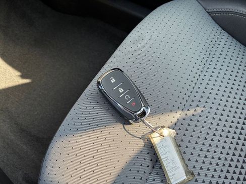 Used 2025 Chevrolet Trax LT w/ LT Convenience Package image 21