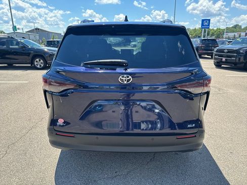 Used 2026 Toyota Sienna XLE FWD image 6