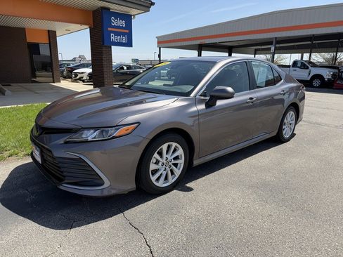 Used 2024 Toyota Camry LE AWD/4WD image 29