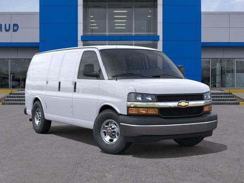 New 2026 Chevrolet Express 3500 RWD image 31