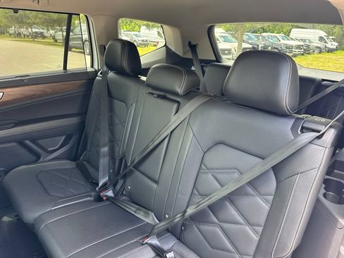 Used 2025 Volkswagen Atlas SE FWD image 11