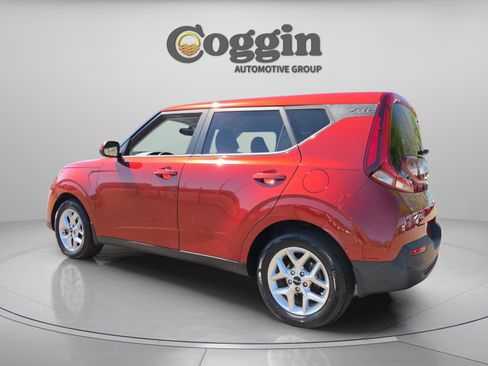 Used 2022 Kia Soul LX w/ Technology Package image 3