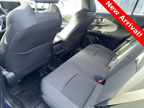 Certified 2023 Toyota Venza LE image 5