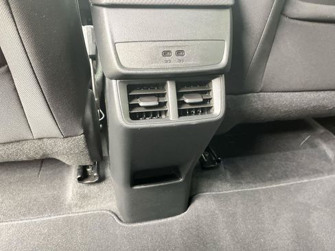 Used 2026 Chevrolet Equinox LT w/ Safety and Technology Package FWD image 11