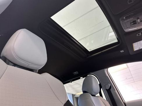 Certified 2026 Toyota Sienna XSE FWD image 23