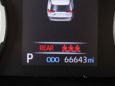 Used 2021 Toyota RAV4 LE AWD/4WD image 16