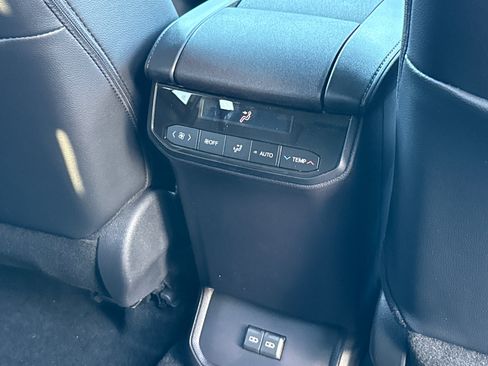 Certified 2026 Toyota Highlander XLE AWD/4WD image 19
