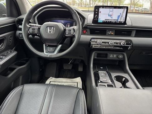 Used 2025 Honda Pilot Elite image 19