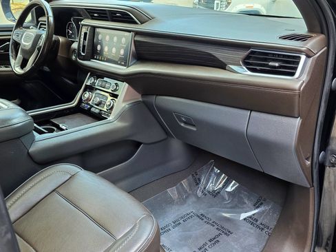 Used 2021 GMC Yukon XL Denali w/ Denali Premium Package AWD/4WD image 36