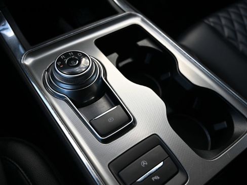 Used 2024 Ford Edge Titanium image 31