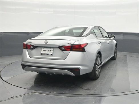 Used 2024 Nissan Altima 2.5 SV image 24