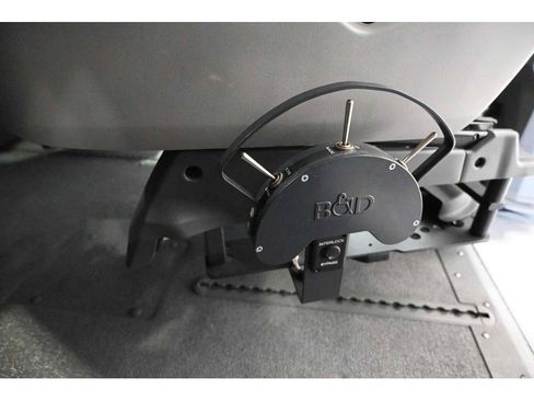 Used 2015 Toyota Sienna XLE Premium FWD image 23