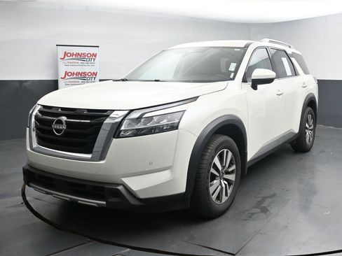 Used 2023 Nissan Pathfinder SL AWD/4WD image 4