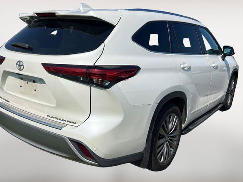 Used 2020 Toyota Highlander Platinum AWD/4WD image 4