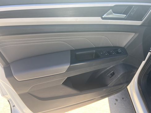 Certified 2023 Volkswagen Atlas SE image 13