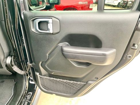 Used 2020 Jeep Gladiator Rubicon AWD/4WD image 22