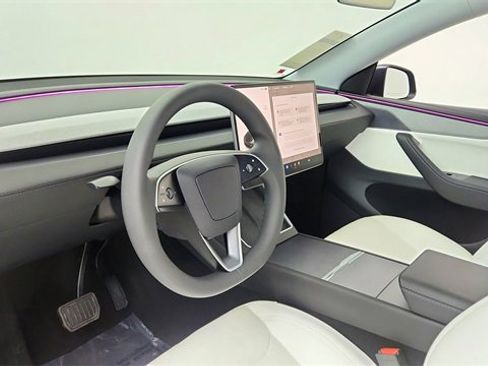 Used 2026 Tesla Model Y Long Range image 17