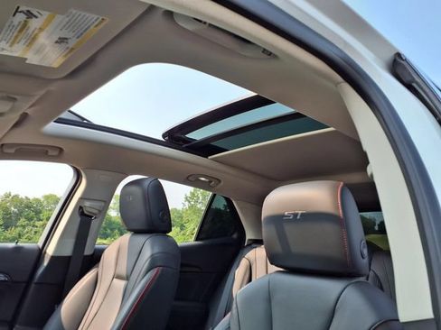 Used 2023 Buick Envision Essence w/ Sport Touring Package AWD/4WD image 37