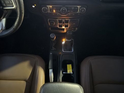 Used 2020 Jeep Gladiator Overland w/ Dual Top Group image 16