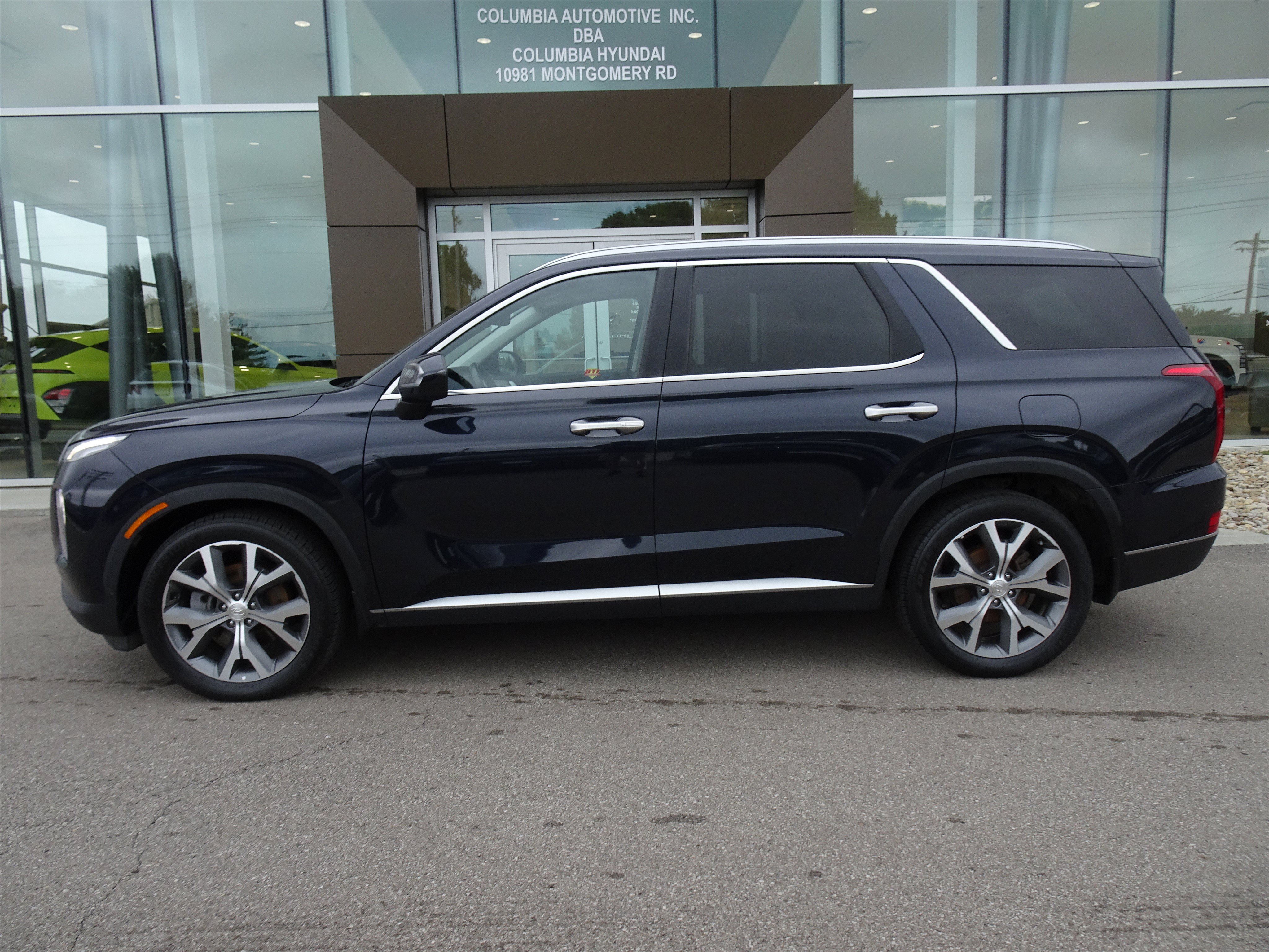 Used 2022 Hyundai Palisade SEL w/ 8P Bench Seat Package AWD/4WD image 2