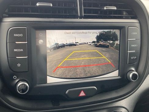 Used 2025 Kia Soul LX w/ LX Technology Package FWD image 21