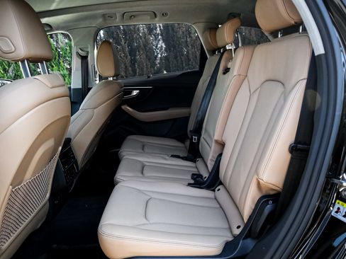 Used 2025 Audi Q7 3.0T Prestige image 8