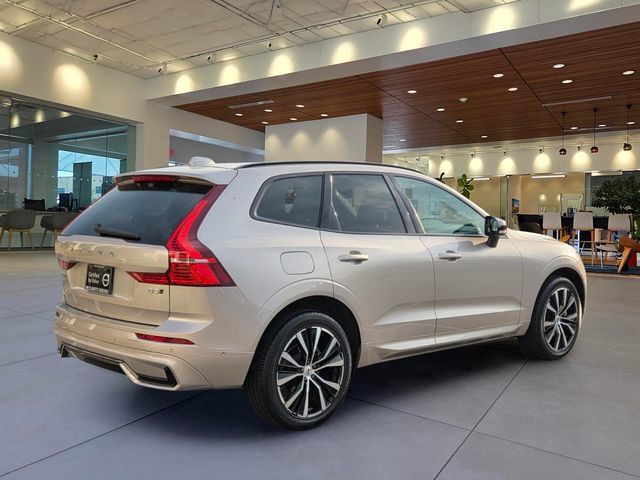 Certified 2024 Volvo XC60 B5 Plus AWD/4WD image 4
