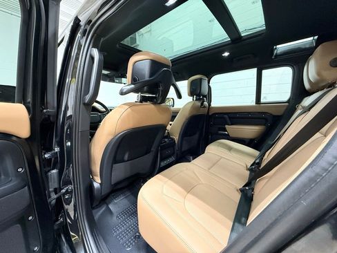 Used 2025 Land Rover Defender 110 X-Dynamic SE AWD/4WD image 37