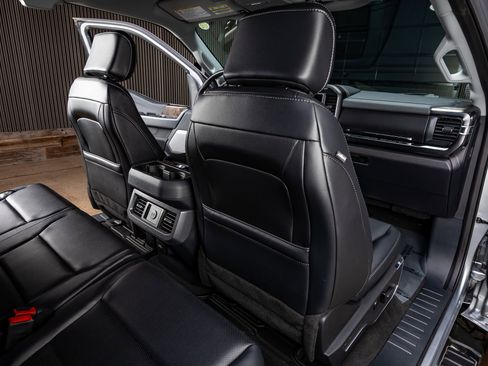 Used 2024 Ford F350 Lariat w/ FX4 Off-Road Package image 33