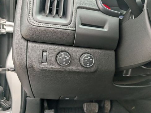 Used 2015 GMC Canyon SLT image 9