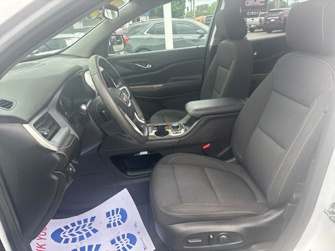 Used 2023 GMC Acadia SLE w/ Driver Convenience Package FWD image 14