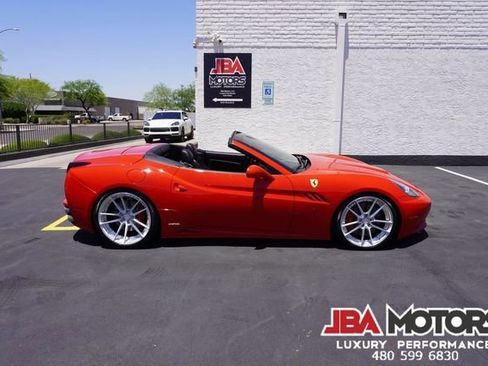 Used 2014 Ferrari California RWD image 28