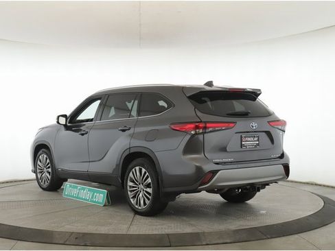Used 2022 Toyota Highlander Platinum image 8