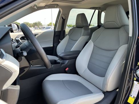 Used 2023 Toyota RAV4 XLE Premium FWD image 24