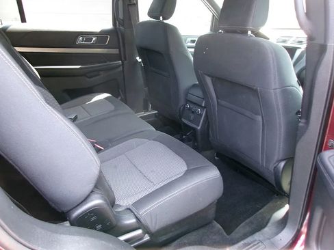 Used 2018 Ford Explorer XLT w/ Equipment Group 201A AWD/4WD image 15