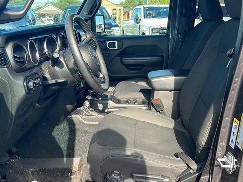 Used 2018 Jeep Wrangler Unlimited Sport S image 10