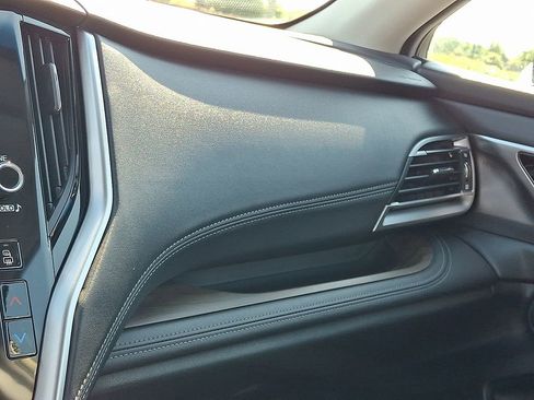 Used 2021 Subaru Outback Limited image 27