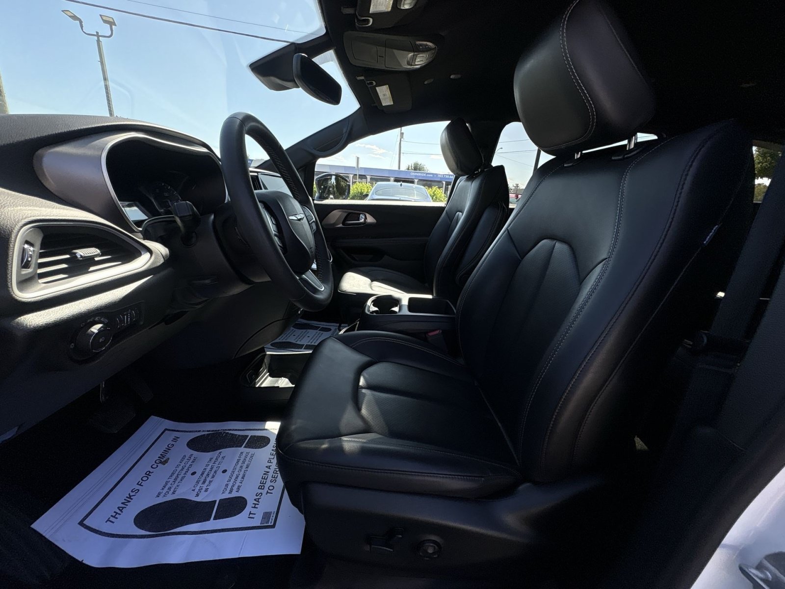Used 2025 Chrysler Pacifica Select FWD image 13