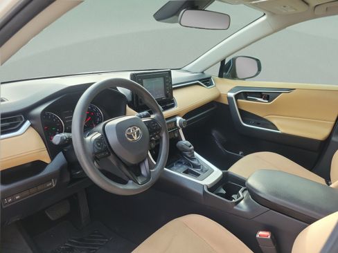 Used 2021 Toyota RAV4 XLE w/ Convenience Package FWD image 8