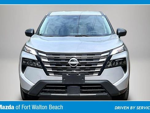Used 2024 Nissan Rogue S AWD/4WD image 3