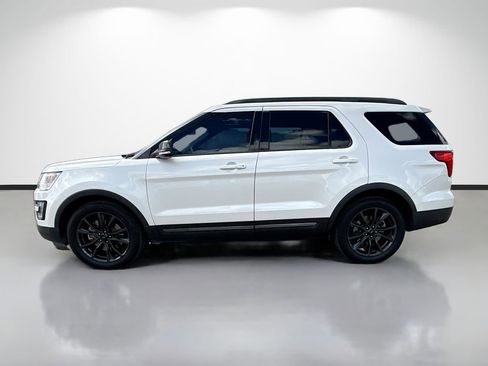 Used 2017 Ford Explorer XLT w/ Equipment Group 202A image 6