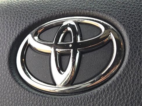 Used 2022 Toyota Sienna XSE image 25