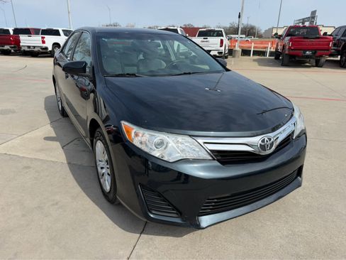 Used 2014 Toyota Camry LE image 5