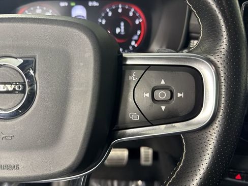 Used 2019 Volvo XC40 T5 R-Design image 13