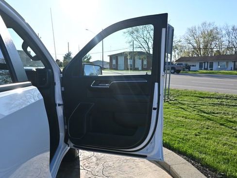 Used 2023 Chevrolet Silverado 1500 LT image 18