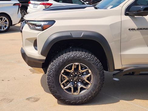 New 2026 Chevrolet Colorado ZR2 w/ Technology Package AWD/4WD image 5