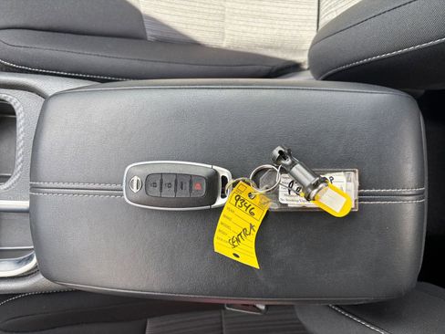 Used 2025 Nissan Sentra SV FWD image 21
