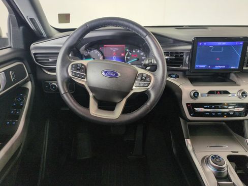 Used 2022 Ford Explorer XLT w/ Equipment Group 202A AWD/4WD image 13