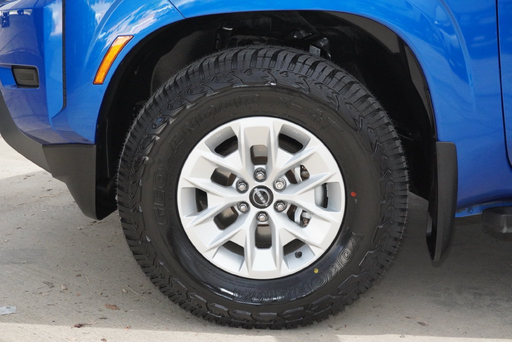 Used 2024 Nissan Frontier SV RWD image 10