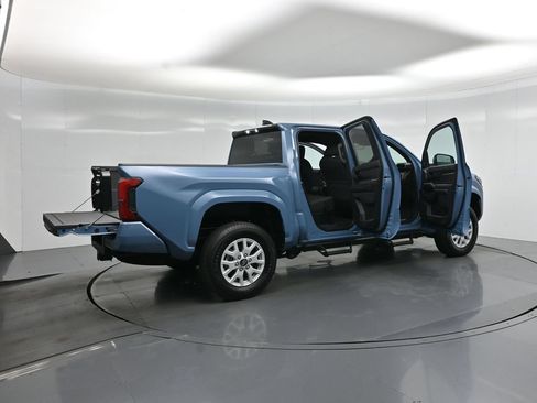 Used 2026 Toyota Tacoma SR5 AWD/4WD image 5